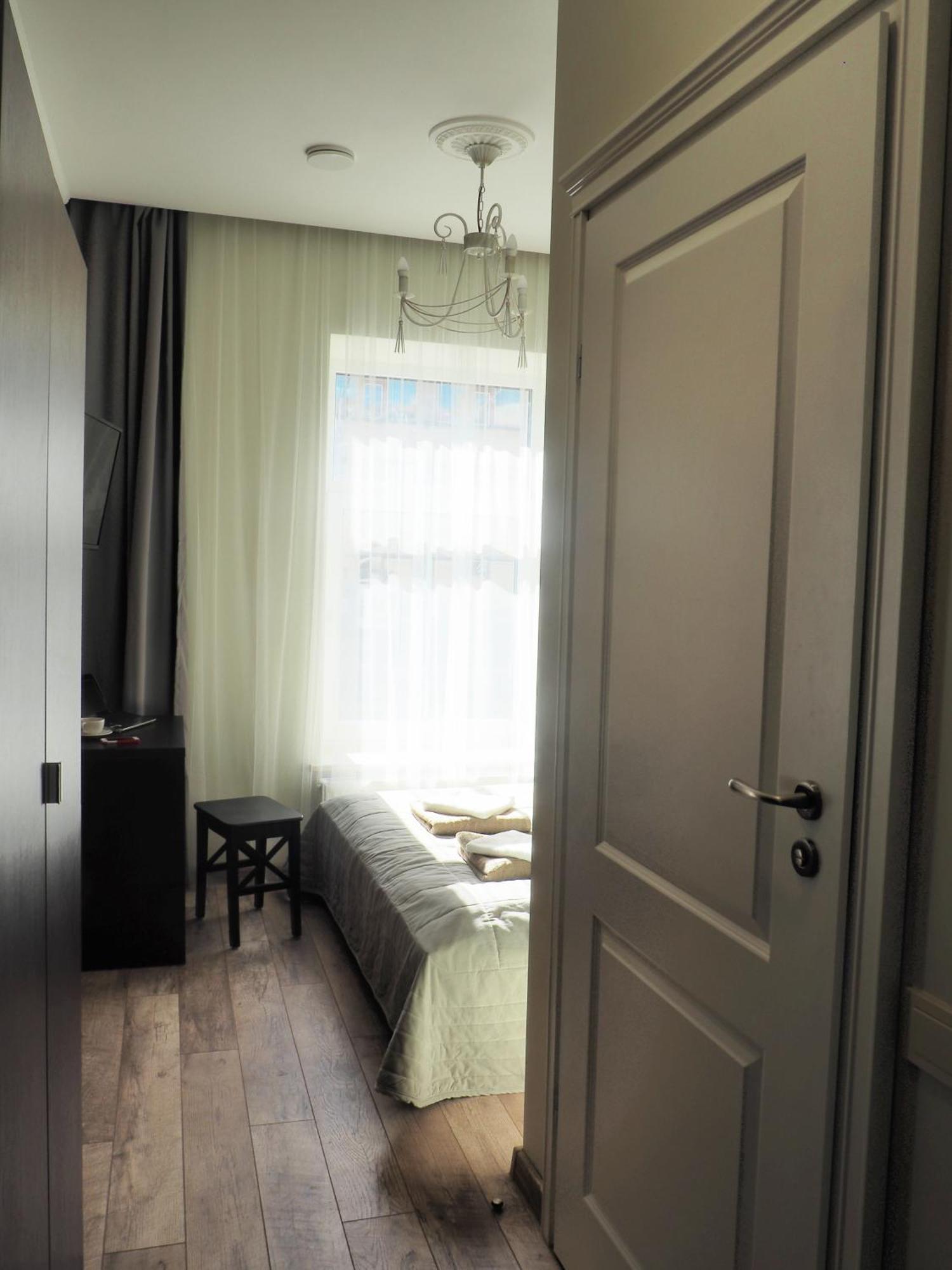 Emi Aparthotel